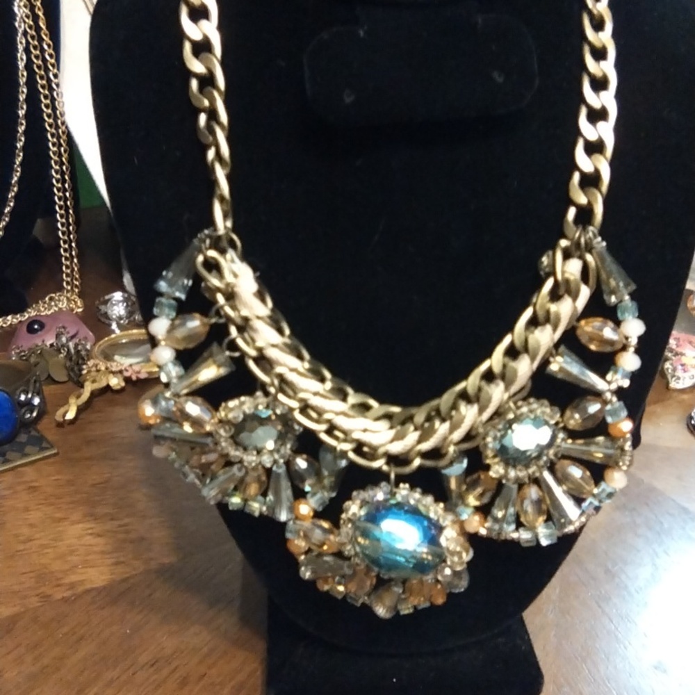 Necklace Material Untested - Picture 2 of 6
